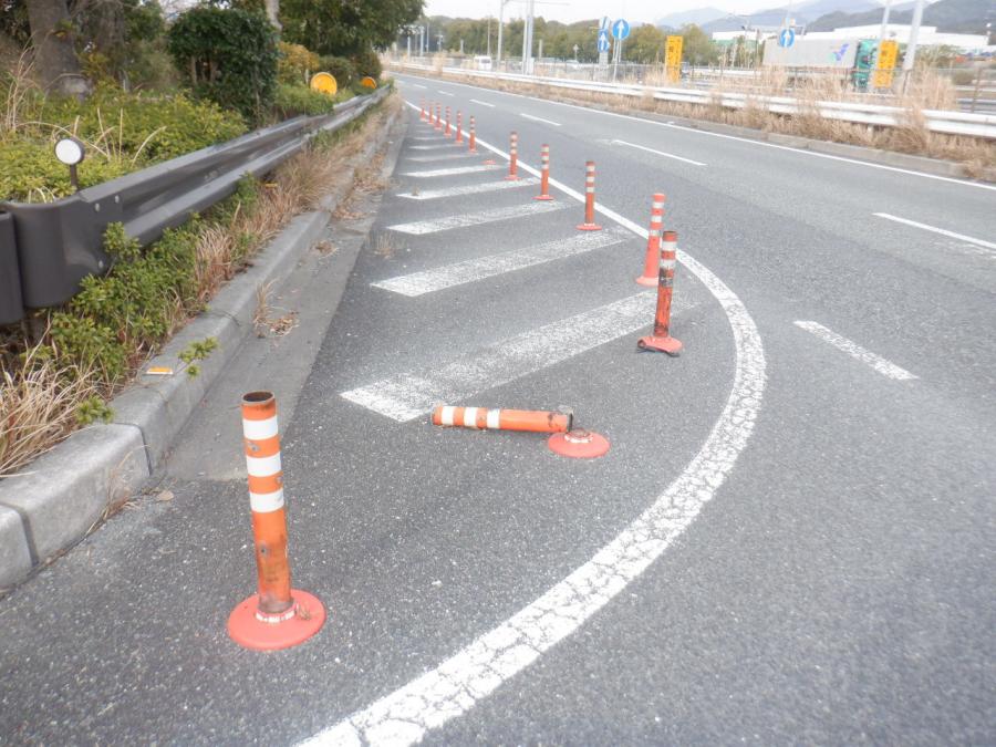 道路付属物の破損の画像