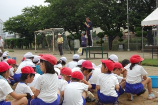 吉木小学校植栽の様子1