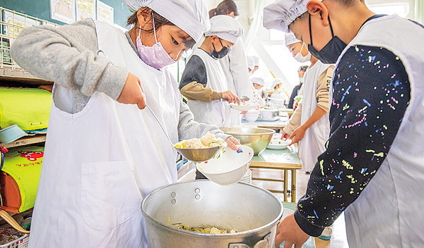 給食の様子1