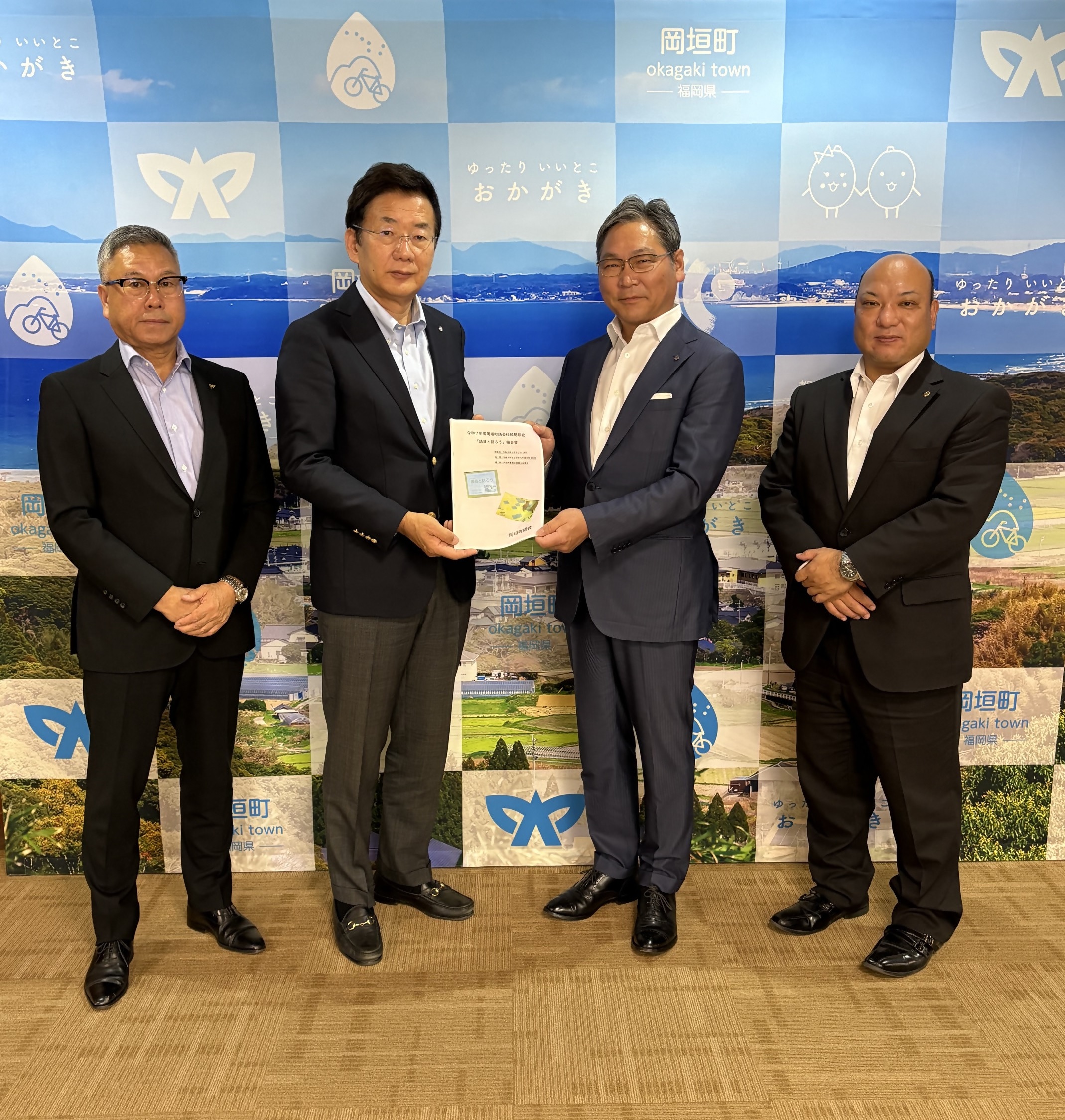 R7住民懇談会報告書渡し2